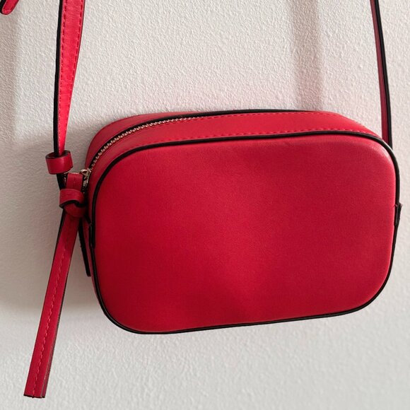 Gap Women's Small Red Faux Leather Crossbody Bag with Adjustable Shoulder Strap - Picture 4 of 7